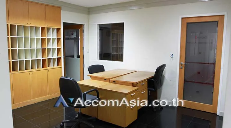 unit Office space For Rent in Sukhumvit, Bangkok  near BTS Ekkamai (AA18840)
